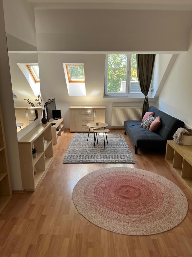 Appartement Studio Loft à Pécs Extérieur photo